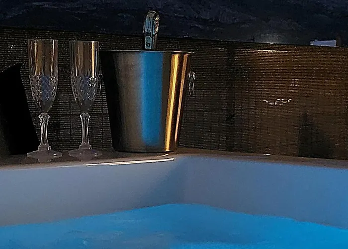 Acropolis Oasis Jacuzzi